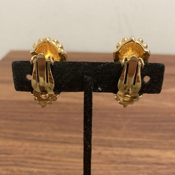 Paolo Gucci Signed Vintage Half Hoop Clip on Gold Plated Earrings. - Picture 2 of 7